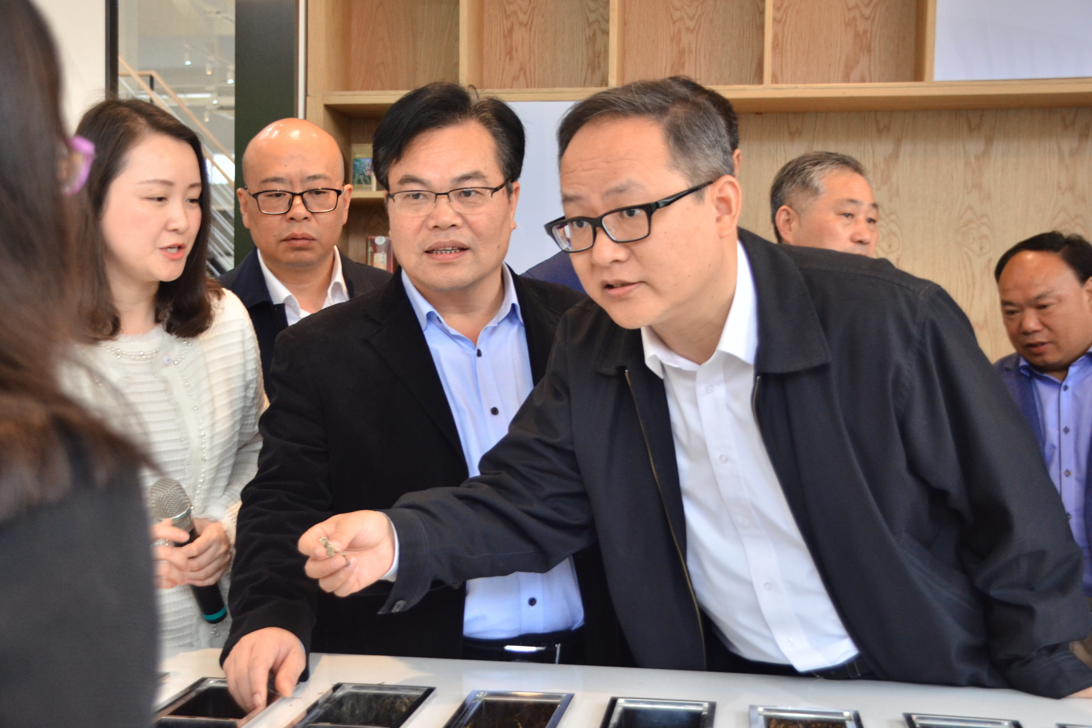 杭州市政府副秘书长张文戈一行考察华体会（中国）特种茶中心