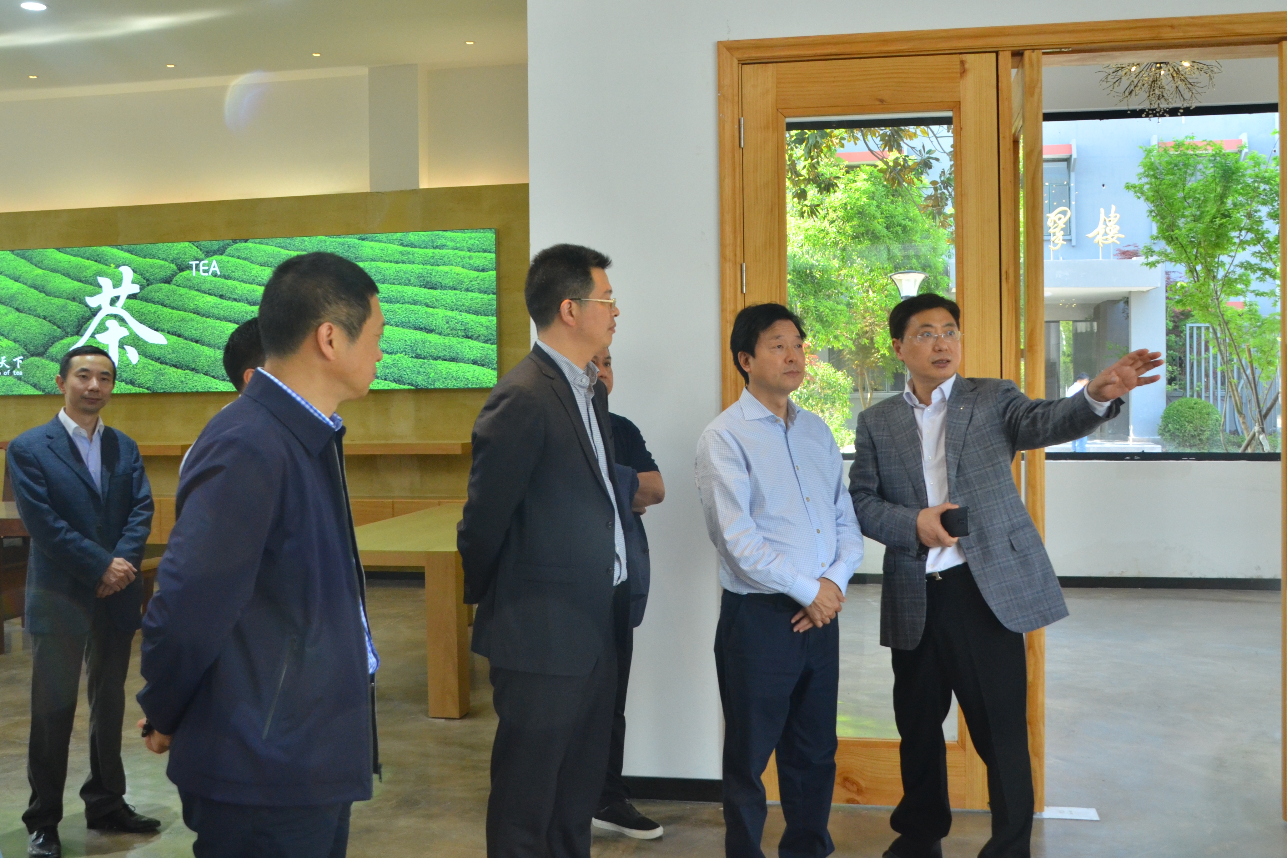 四川省万源市委书记吴晓勇一行来华体会（中国）考察交流