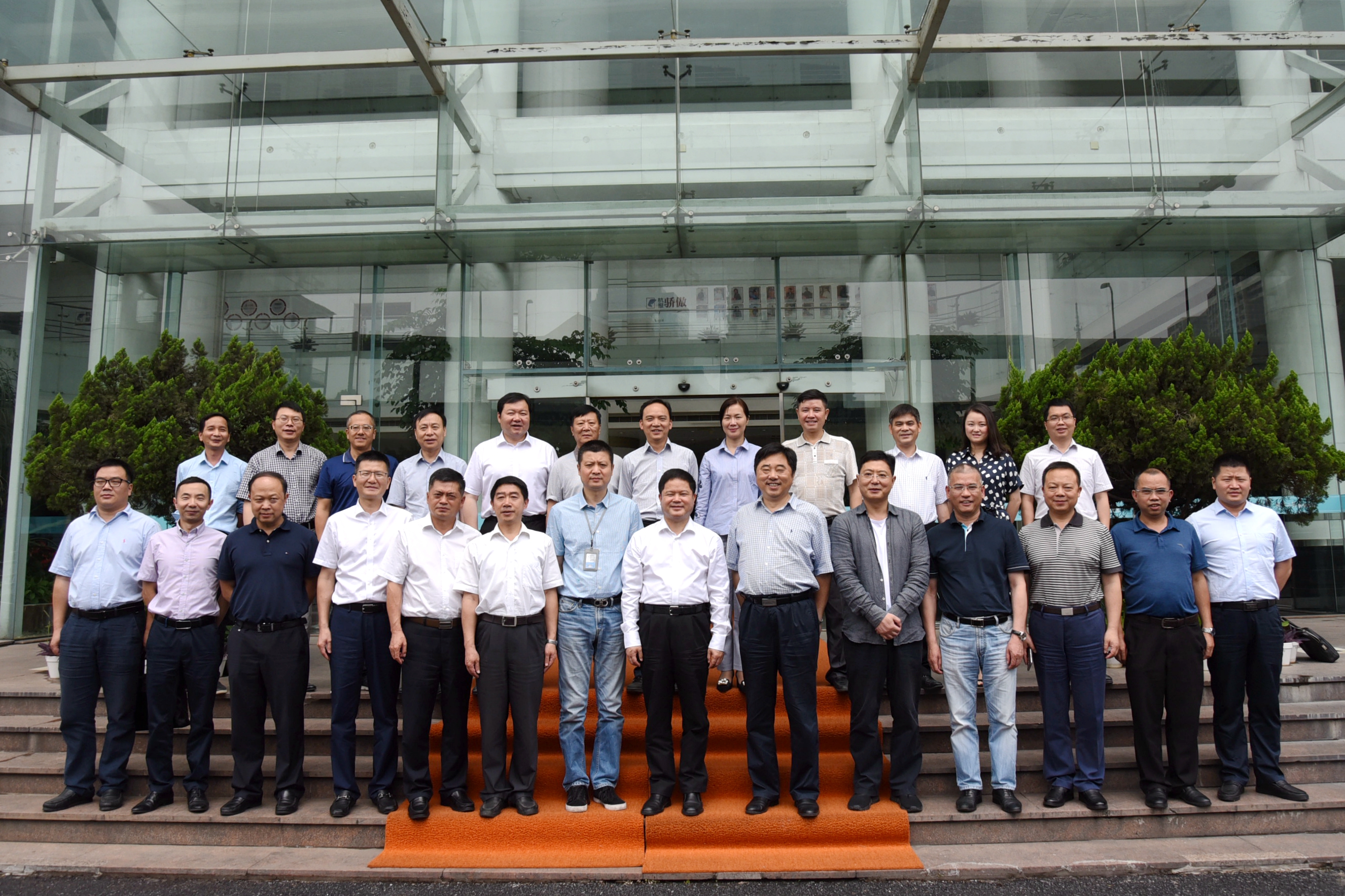 贵州省黔西南州委书记刘文新一行莅临华体会（中国）交流座谈
