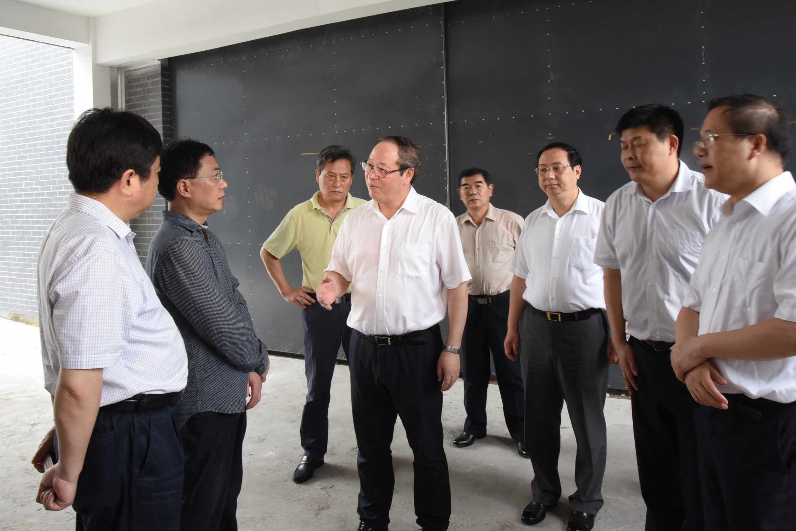 浙江省副省长彭佳学视察华体会（中国）特种茶中心