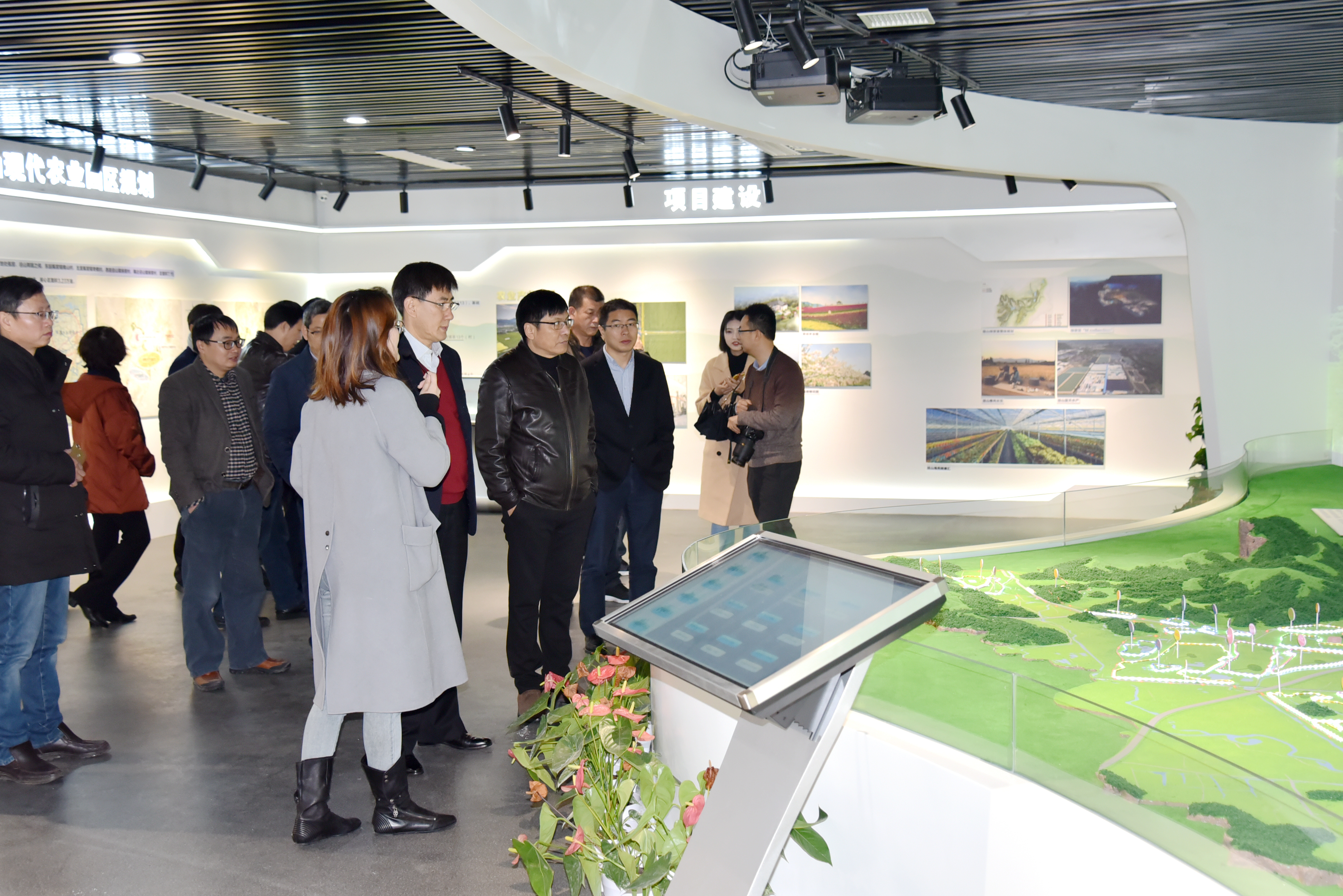 浙江省供销合作经济学会会长王东方一行考察华体会（中国）特种茶中心
