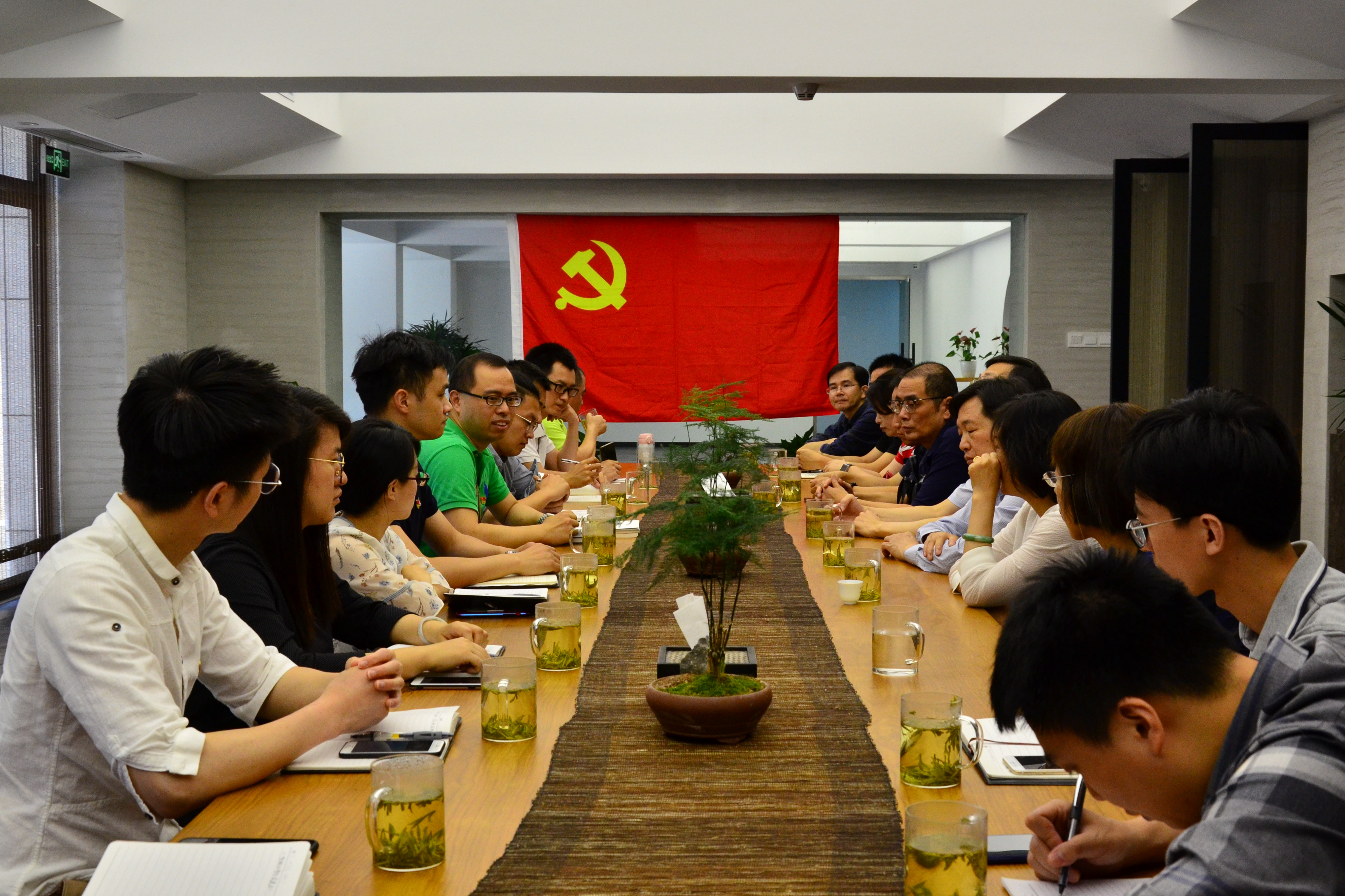 强化自律意识  筑牢廉洁防线——省供销社两支部与华体会（中国）第二党支部开展共建活动