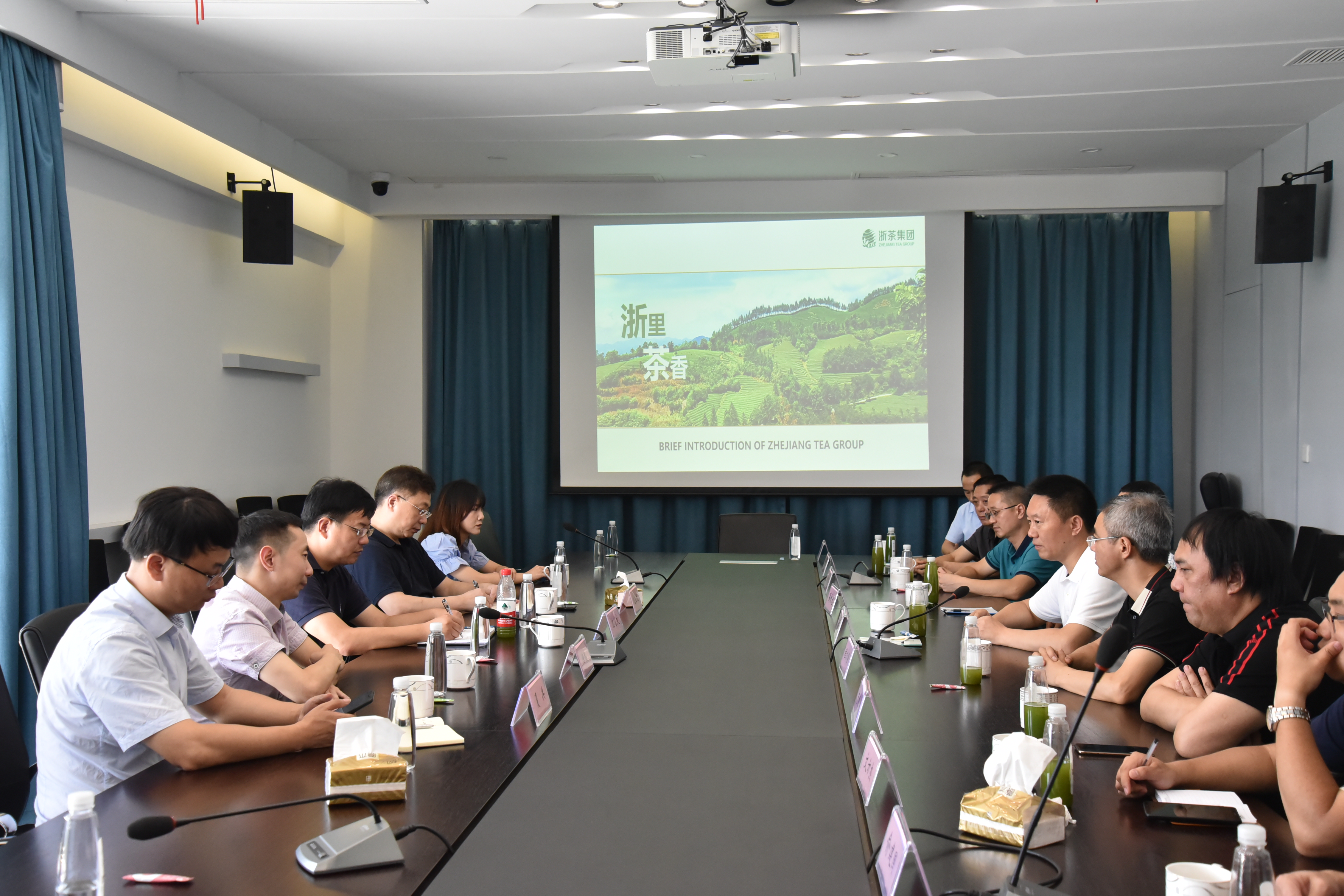 湖北恩施州人大常委会副主任王小平一行考察华体会（中国）茶博园