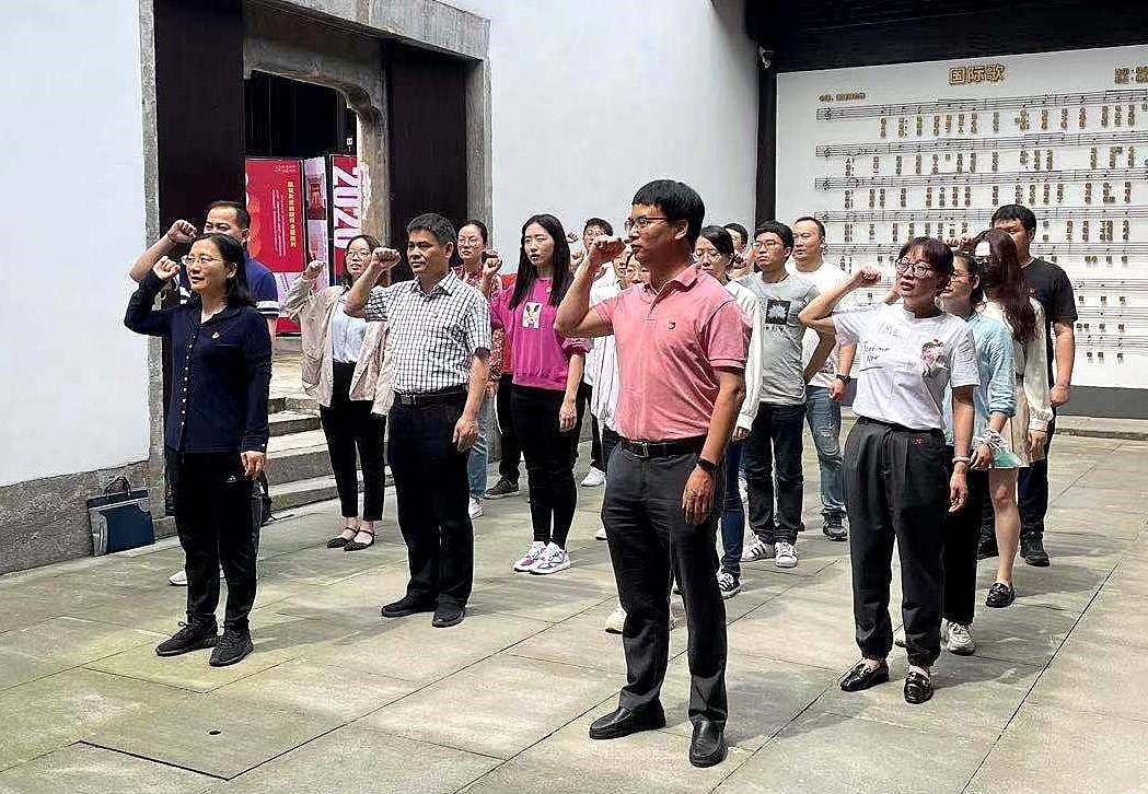 华体会（中国）党委第一、二党支部赴小营江南红巷开展联合主题党日活动