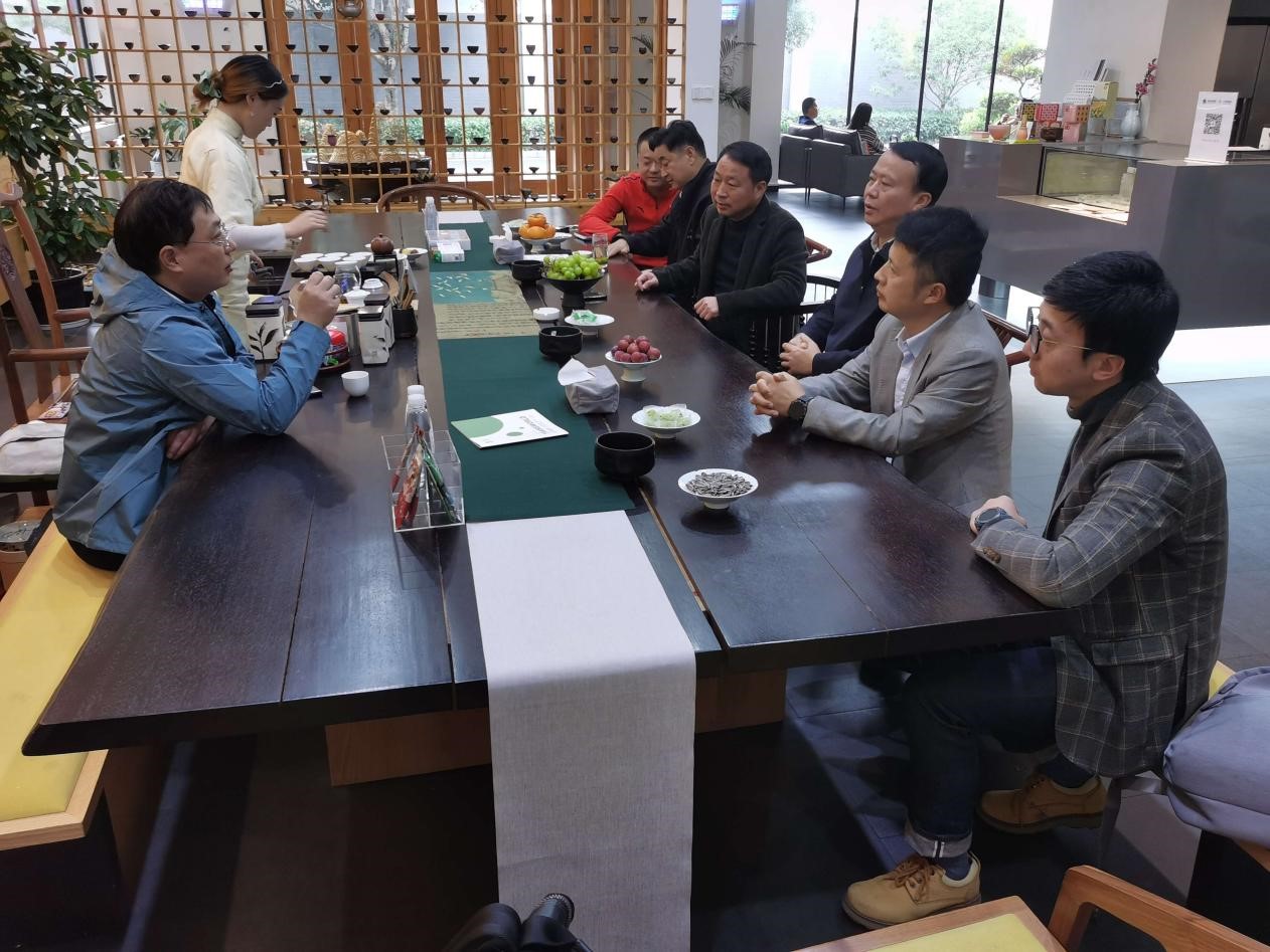 贵阳综保区党工委副书记黄良忠一行莅临华体会（中国）考察