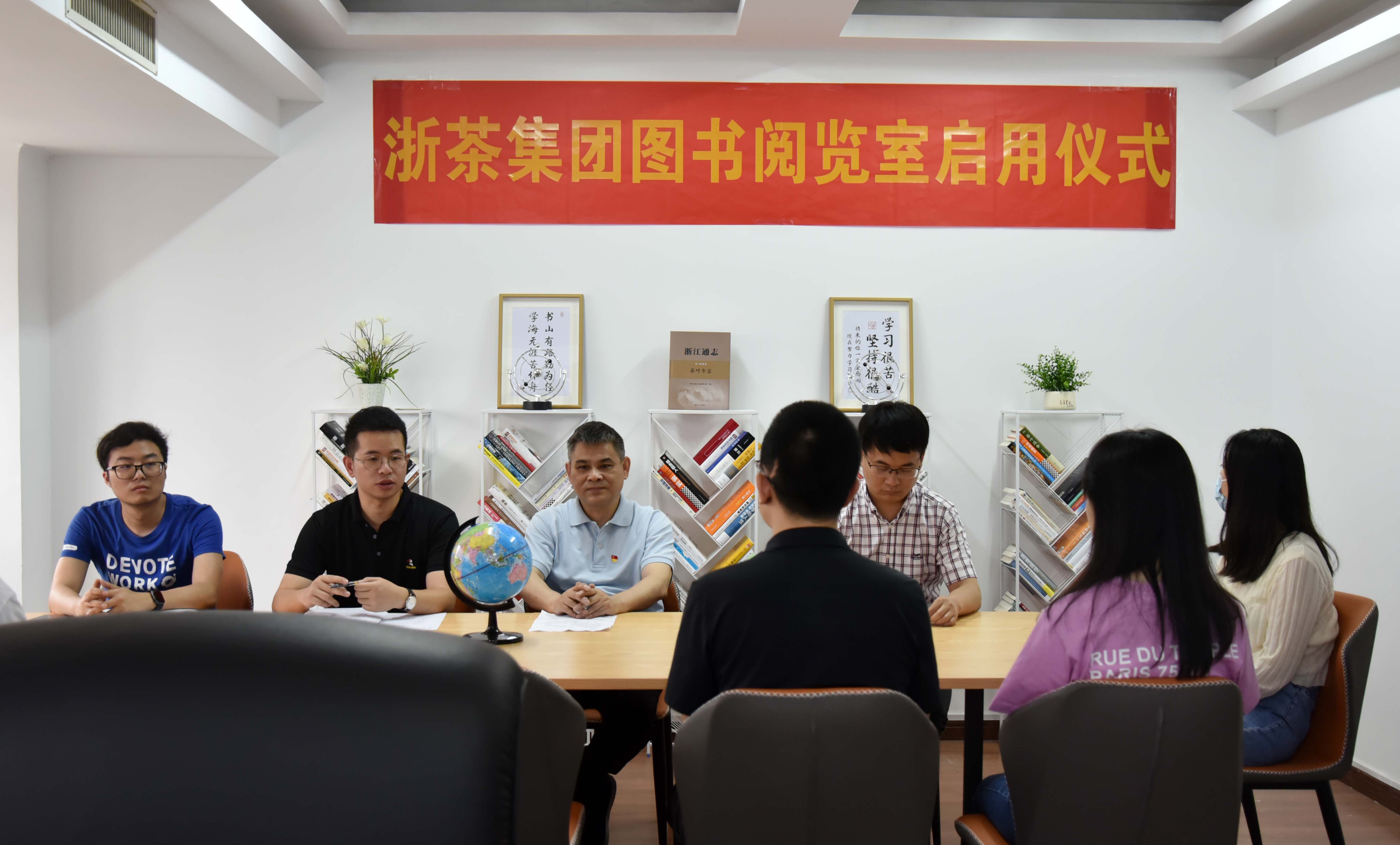 华体会（中国）图书阅览室启用仪式顺利举行