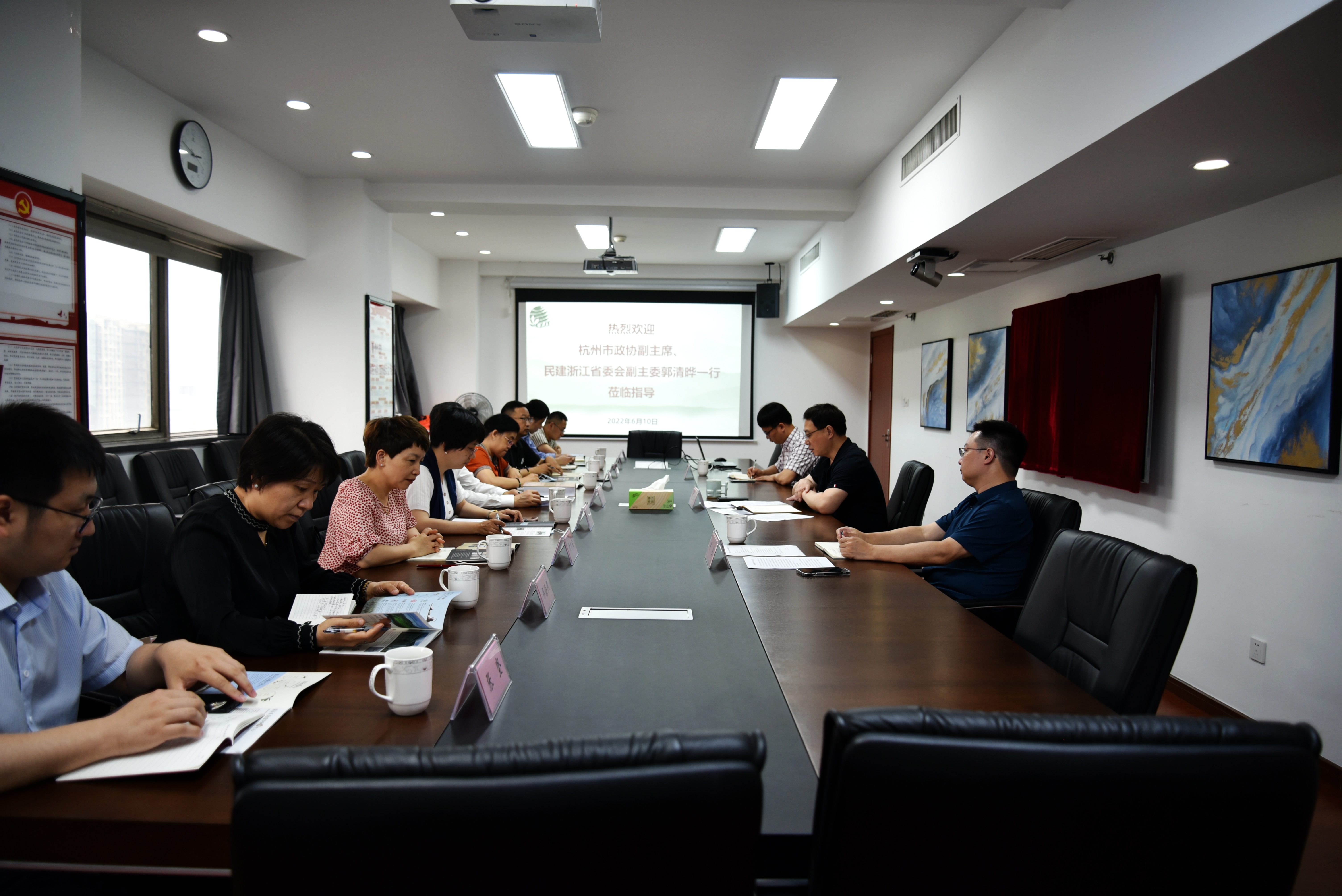 杭州市政协副主席、民建浙江省委会副主委郭清晔一行莅临华体会（中国）调研指导
