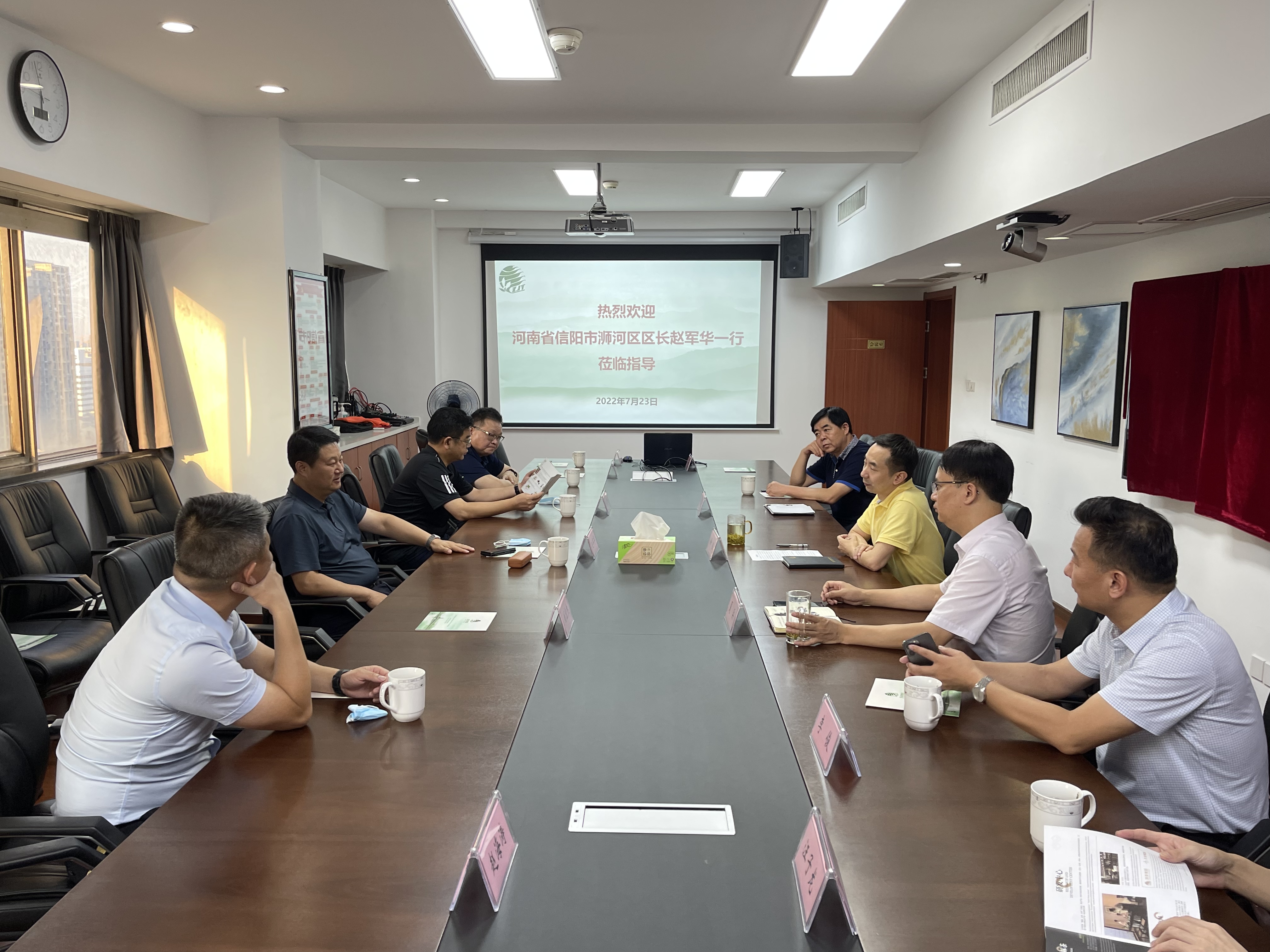 河南省信阳市浉河区区长赵军华一行莅临华体会（中国）考察交流