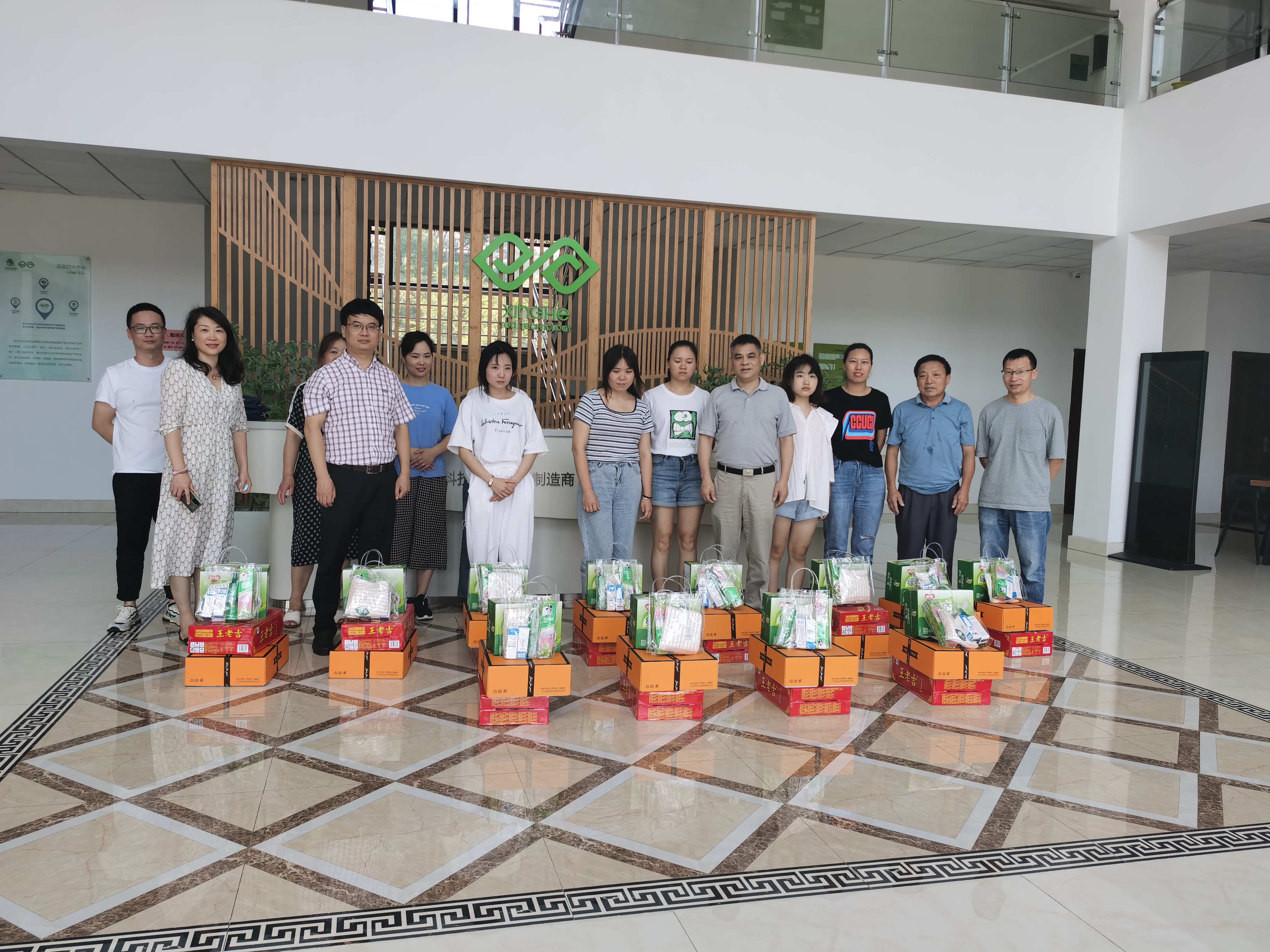 华体会（中国）工会开展“夏日送清凉”慰问活动