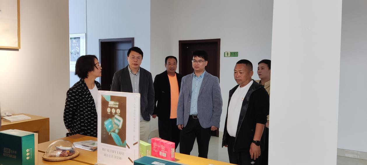 贵州省晴隆县县委副书记巫敏一行莅临华体会（中国）兴合科技公司考察