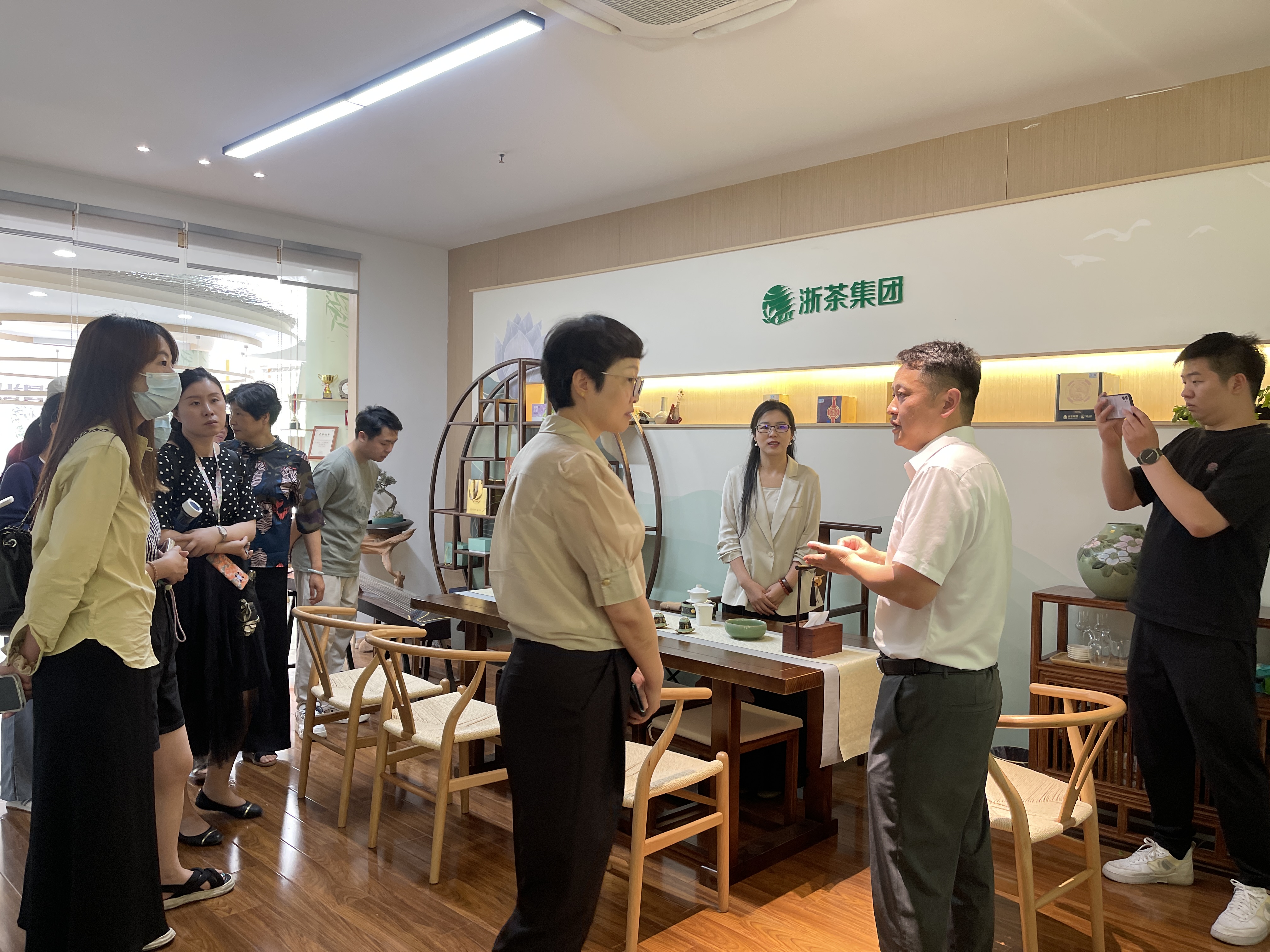 华体会（中国）狮峰制茶品鉴中心助力茶文化进社区工作