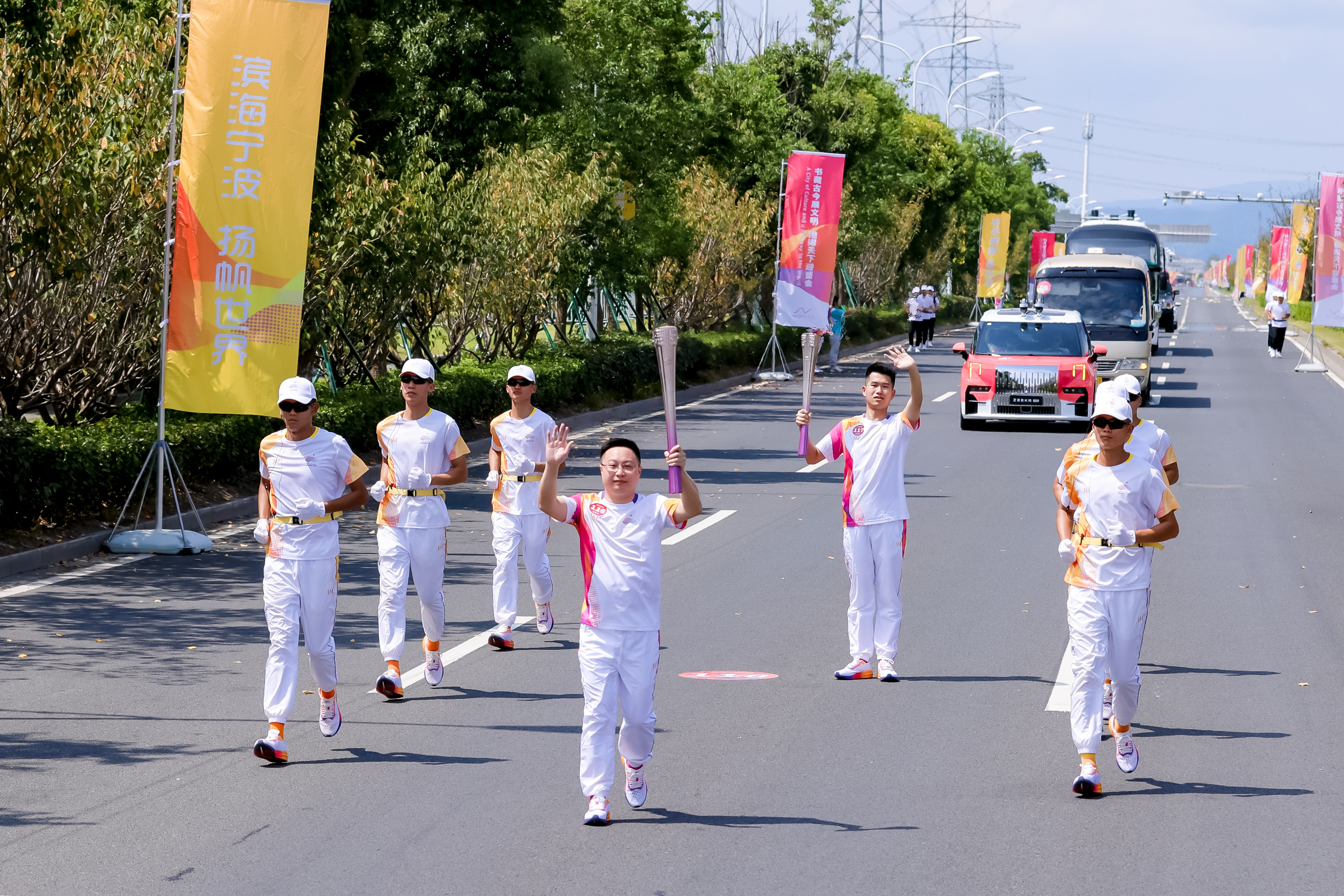 以亚运之窗展国茶之韵丨华体会（中国）董事长陈星参加杭州亚运会火炬传递活动
