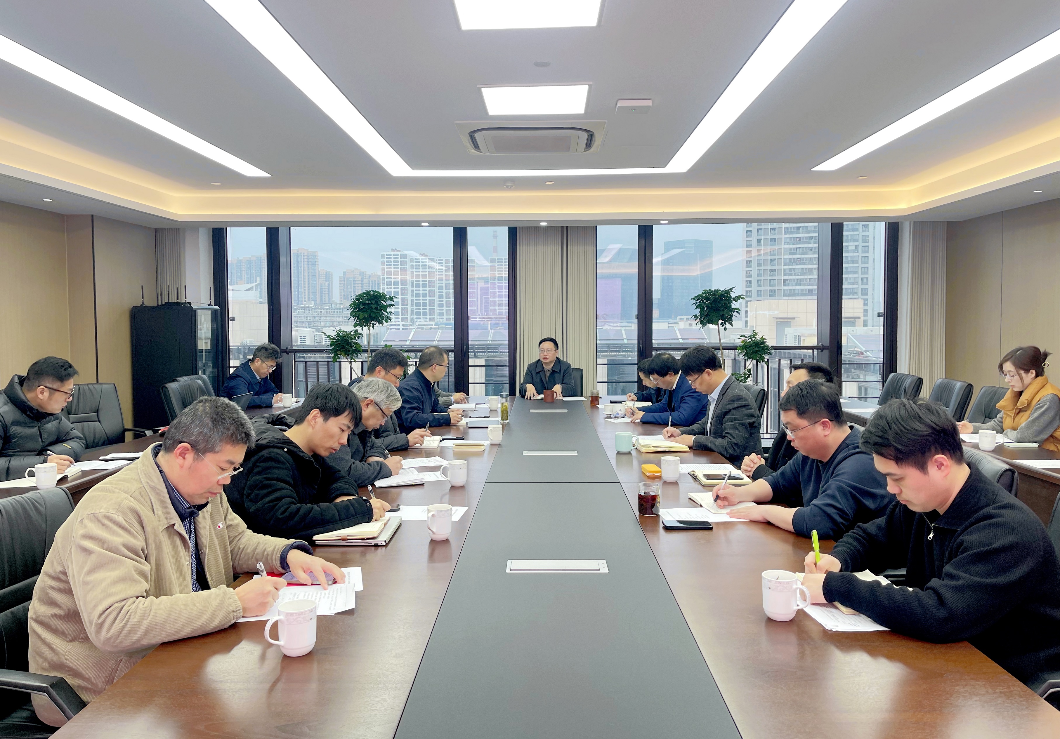 华体会（中国）召开2025年经营工作务虚会