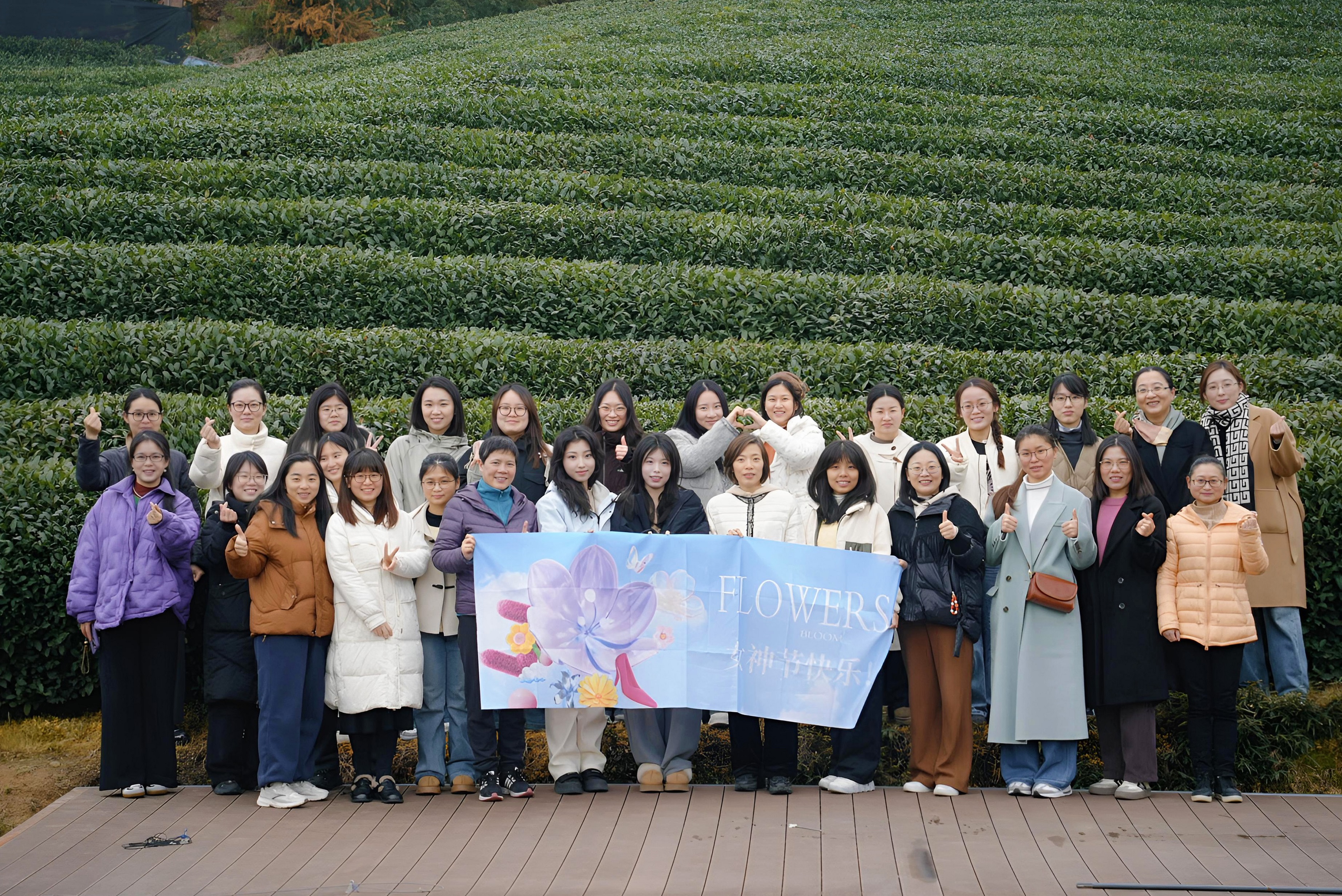 绘釉逐梦 展艺芳华 ——华体会（中国）工会组织开展2025年度“三八”国际妇女节活动