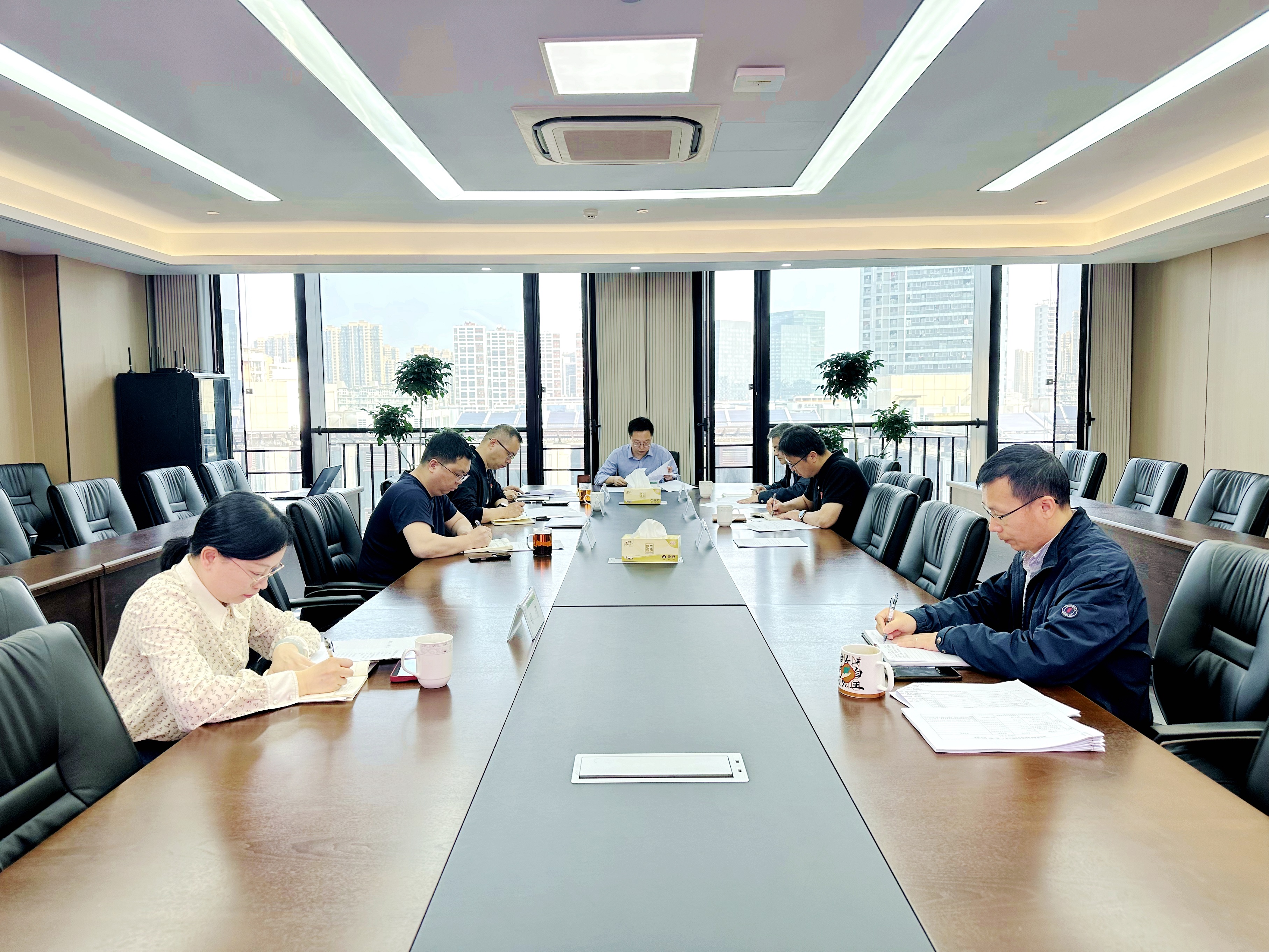 华体会（中国）党委部署开展深入贯彻中央八项规定精神学习教育工作