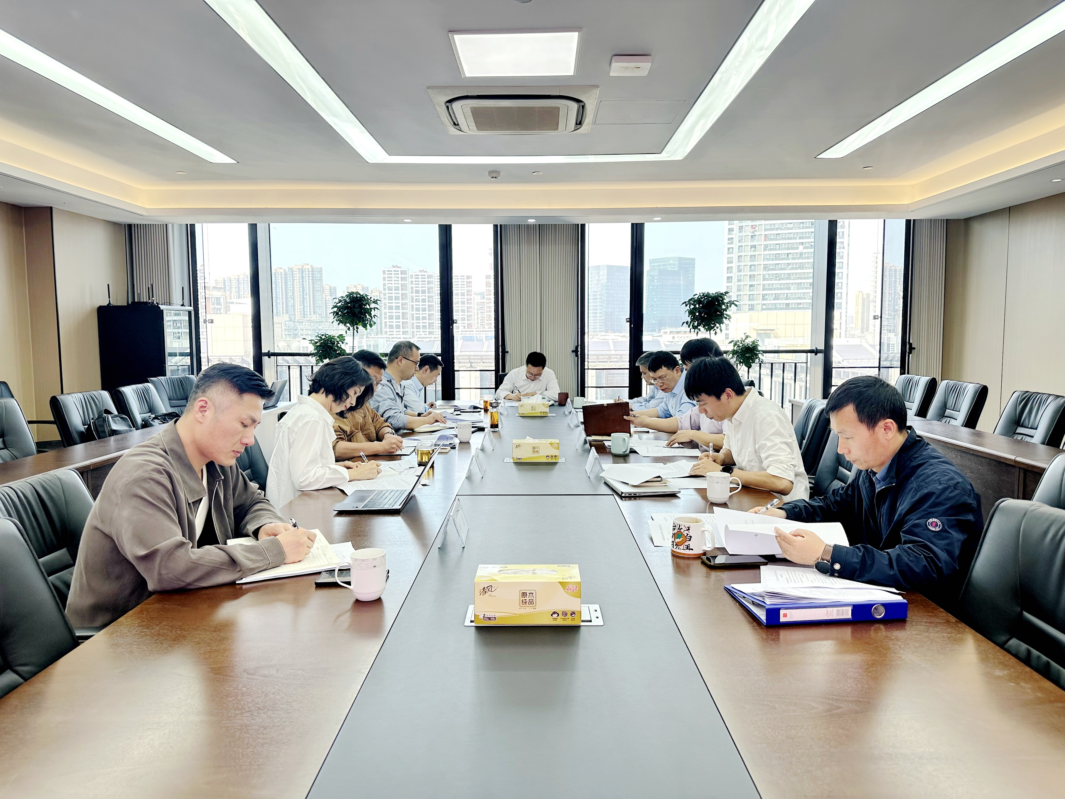 华体会（中国）党委理论学习中心组举行专题研讨（扩大）学习会